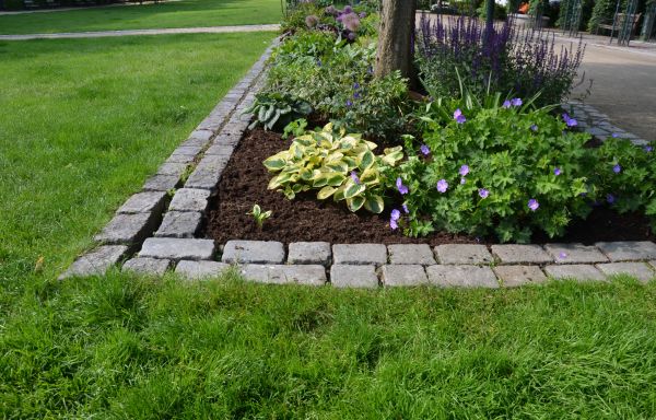 Flower Bed Mulching in Nashua